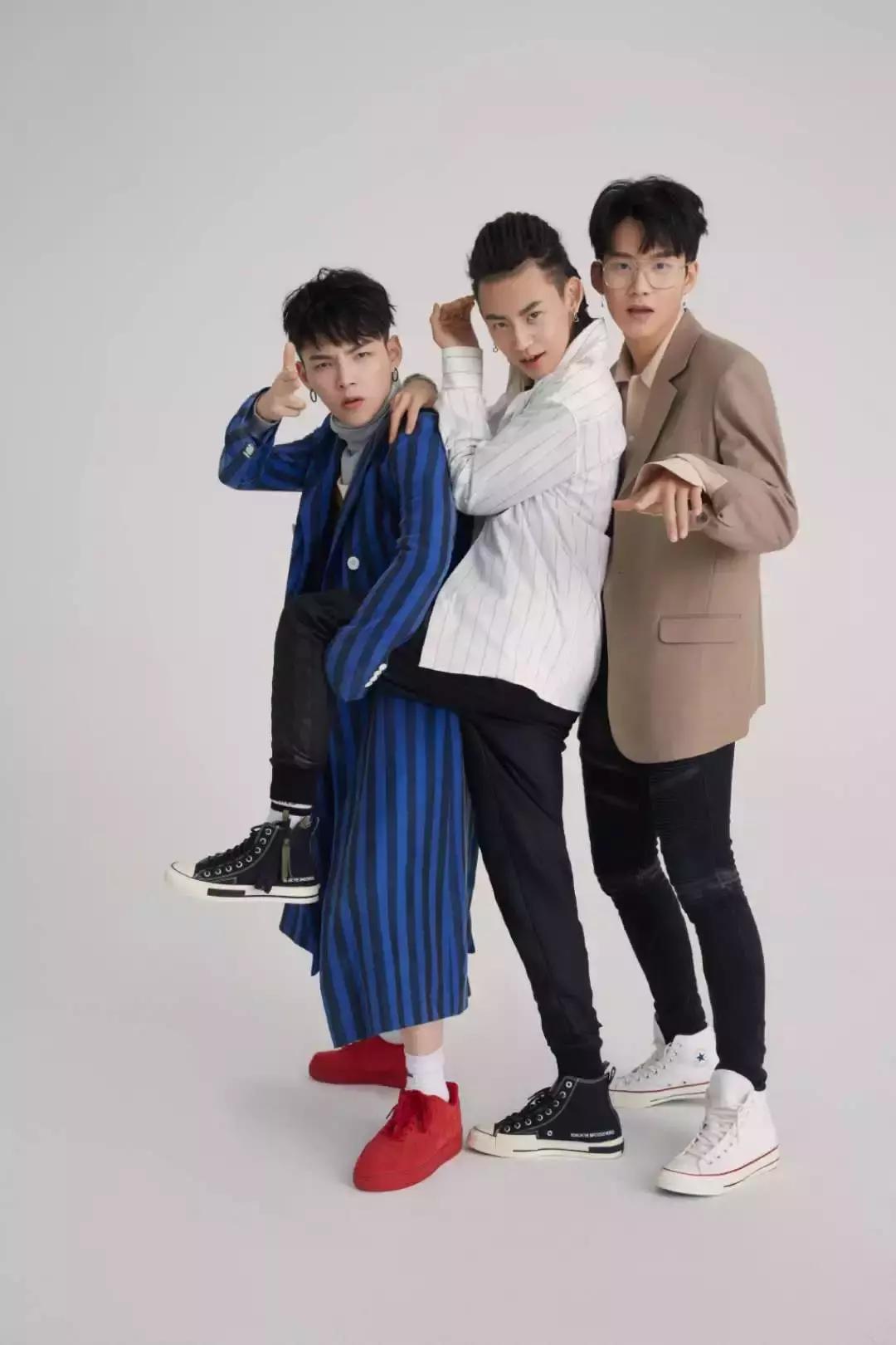 蔡徐坤张艺兴唇膏图片,朱正廷看蔡徐坤唇膏