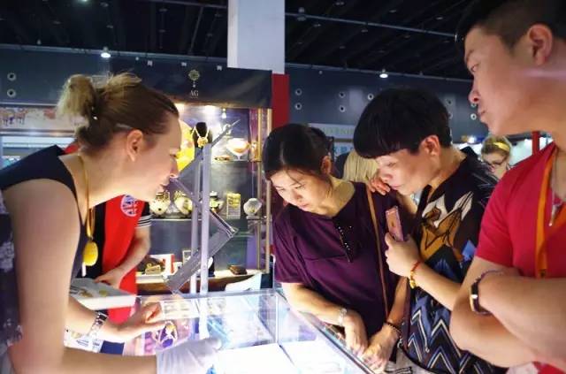 待小布说出真相，今天在进口商品展木有买买买的亲，要后悔到明年了！