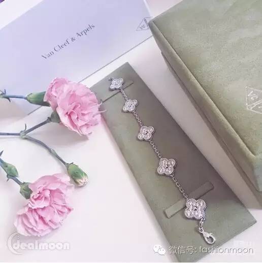 大家为什么喜欢梵克雅宝的四叶草,梵克雅宝luckyspring与四叶草谁保值