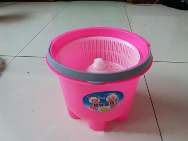 阳台上放洗衣机和拖把池,阳台上设计拖把池