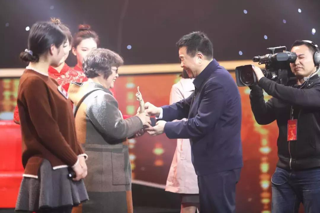 婀栧崡鏄ュぉ璧翠竴鍦鸿姳娴风殑绾︿細,涓囩墿澶嶈嫃缇庝附鑺辨湹