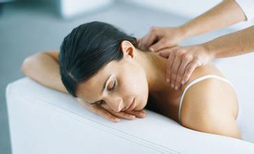 颈椎病压迫了神经严重吗该怎么办,颈椎病压迫神经根和硬膜囊严重吗