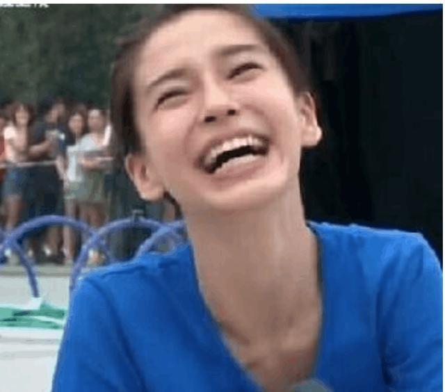 明星们牙花子笑飞的瞬间，杨幂是“豁牙老太”，吴亦凡成“村傻”