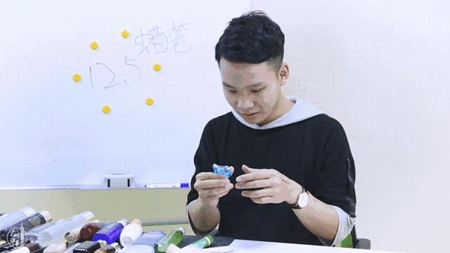 我们让4个直男猜化妆品，女生们哭晕在厕所！哈哈哈哈...