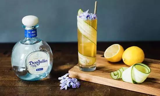 狂欢：当小金人遇上12000杯香槟