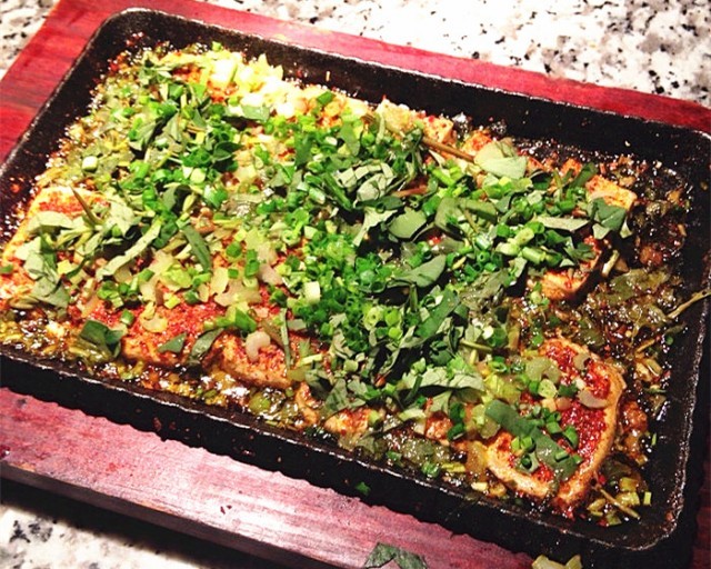 东莞欧冠决赛看球,欧冠决赛看台举杯