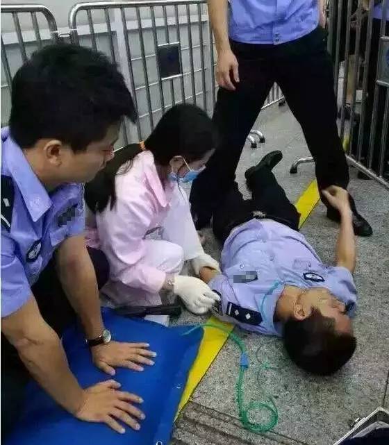 水客*警袭**？民警大喊救命！福田口岸昨晚闹翻天了……