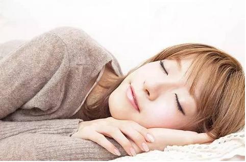 换床睡不着怎么解决,女生说认床睡不着怎么回答