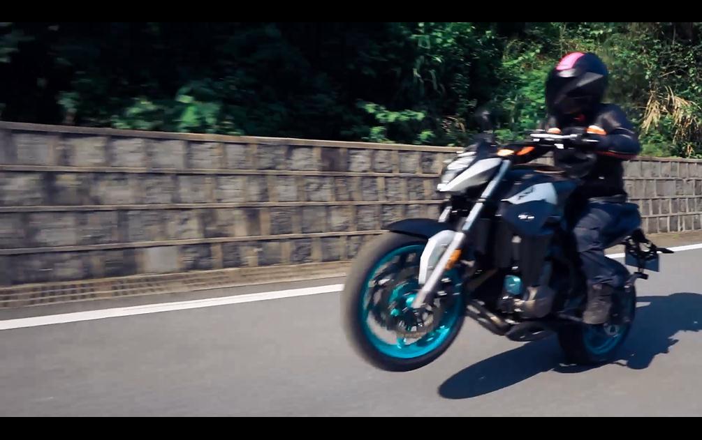 春风650摩托车模仿宝马,春风650nk新款老款对比