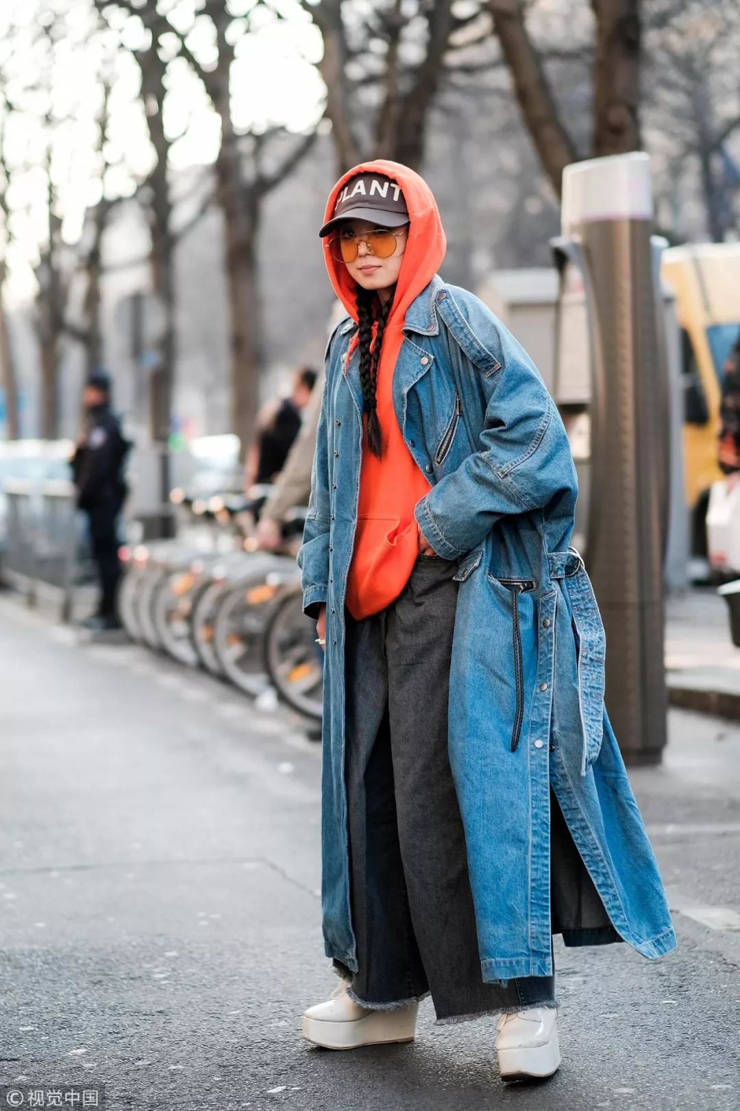 把自己变成“200斤壮汉”的超大风衣，真的好看吗？