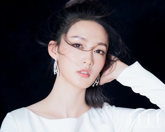 用ARTĒ点缀优雅与灵动李沁佩戴ARTĒ出席京东蝴蝶节“化蝶盛典”