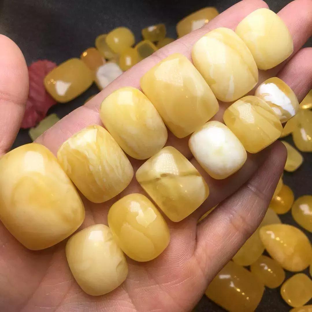 蜜蜡刚入手怎么有塑料味,蜜蜡上手有什么感觉