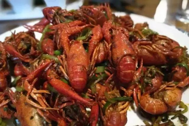 第一批吃小龙虾视频,第一个吃小龙虾的人