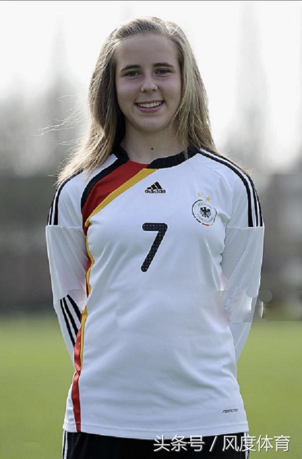 告诉你如何让足球大神也为你让道