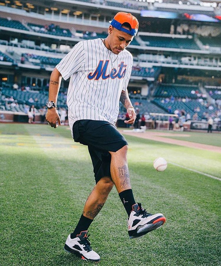 球鞋信息一览|夜光底750Boost、全黑NMD相隔一天发售,要剁脚了