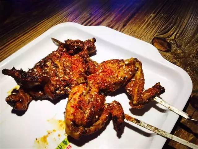 这家小馆子菜单上居然有奥数题！跑去求虐的吃货还不少！