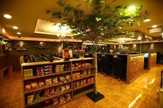 怪不得韩国欧巴脸滚键盘也能赢中国吊丝！原来他们的网吧是这样