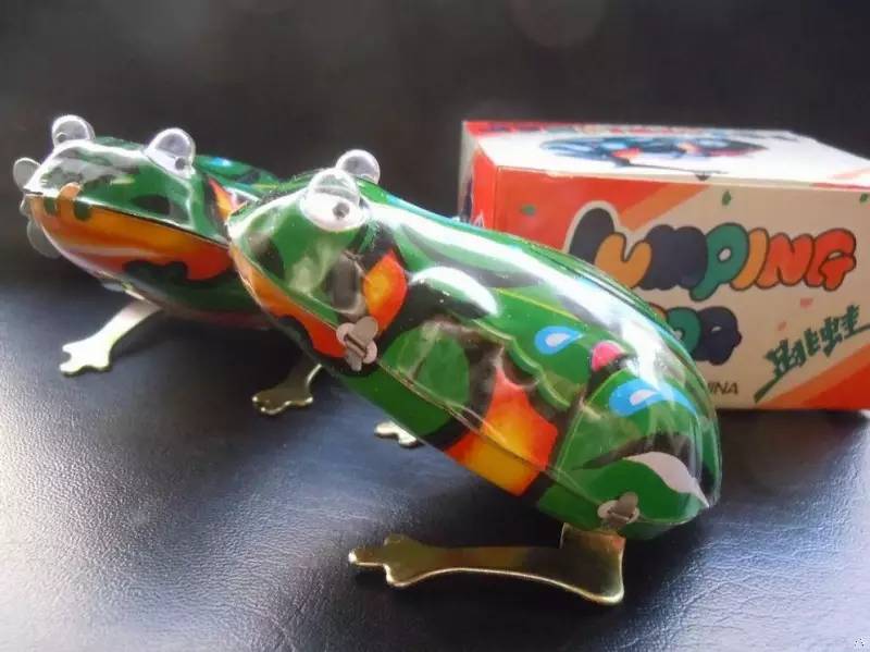 穿越|黑白电视、铁皮青蛙、无花果...看完你会哭哒！