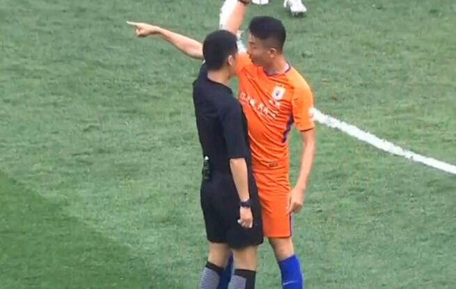 世界杯中国裁判上场被骂,唯我独尊比赛