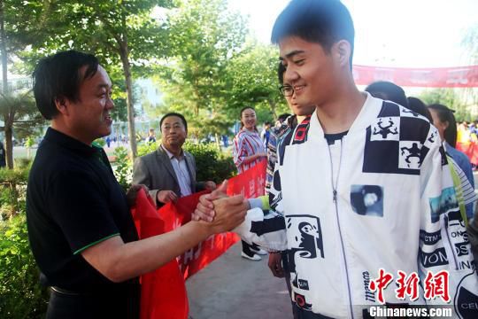 直击2023年高考现场第一天,2020年高考直击现场