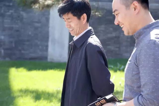 我们把专门给皇上修表的那位师傅“挖”出来了