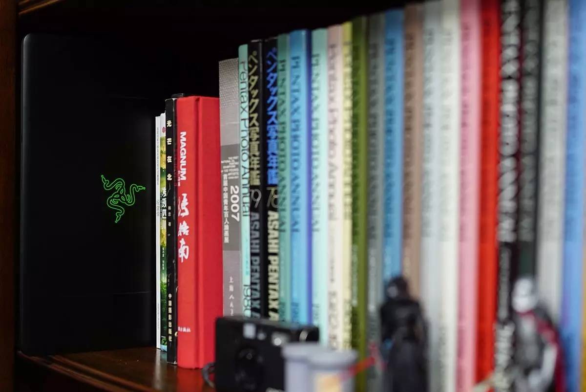 雷蛇灵刃潜行版2017版换电池,雷蛇灵刃13潜行版换固态硬盘