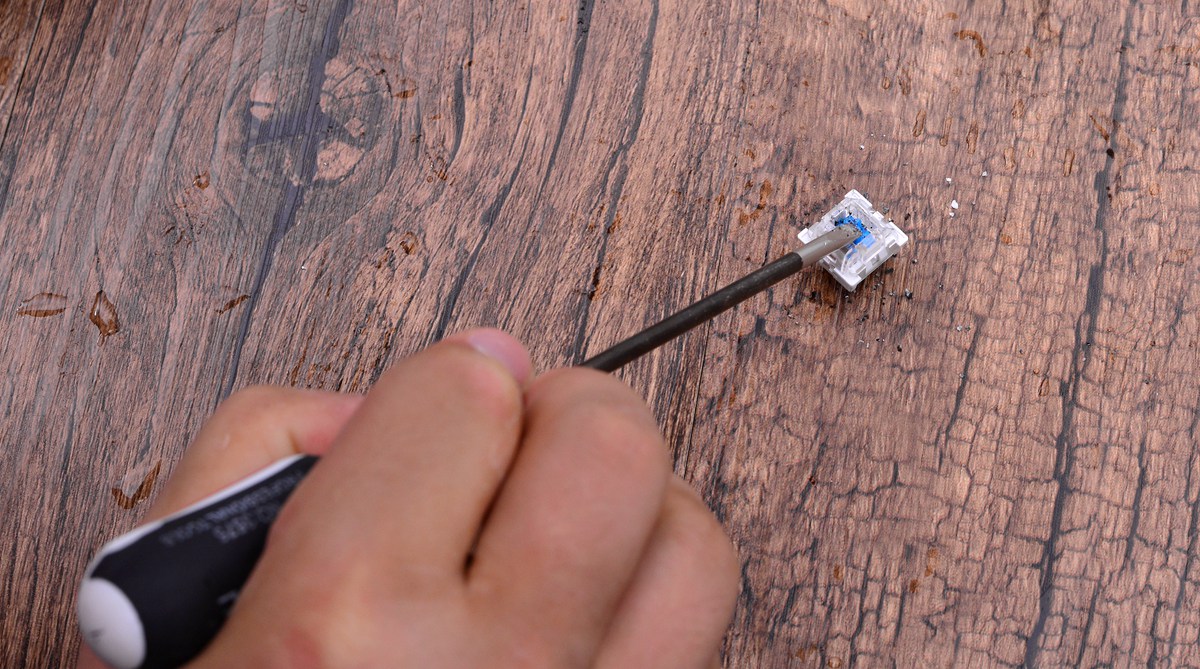 可换轴机械键盘走向2.0时代，E元素三防机械键盘对比拆解