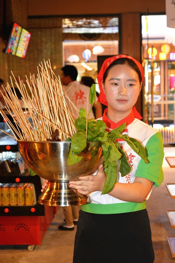 来“童少爷”又见成都名小吃体验最成都的味道