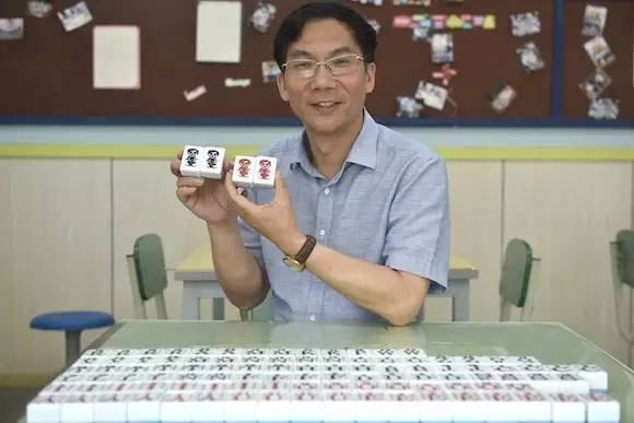 666！四川中学生教室里打麻将！知道真相的我眼泪掉下来！