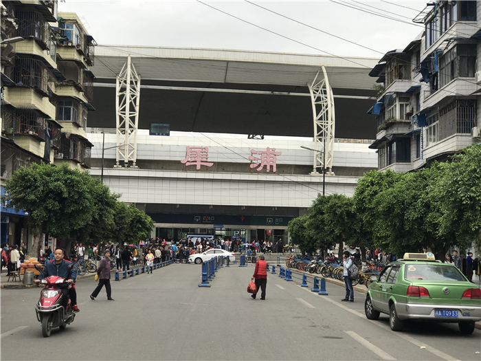 乱逛|曾经我总是跟着大人赶犀浦