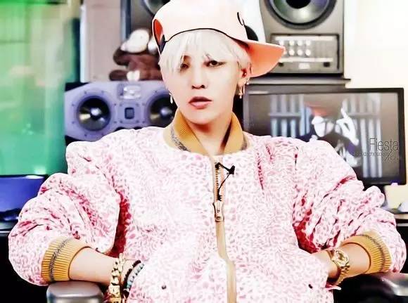 男生低调色系,男生一般适合什么色系