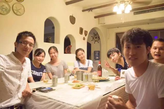 自带饭锅走遍60多个国家的他，在成都给了四海之友一个家