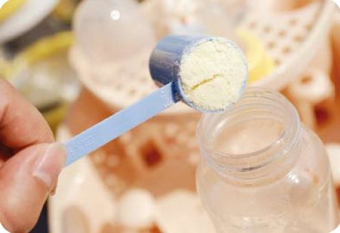 宝宝长牙齿把母乳咬了,宝宝长了四颗牙喂奶老是被咬