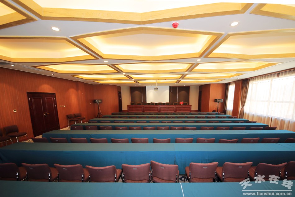 又到花开烂漫时下一句,清明出游来汤峪踏青泡温泉