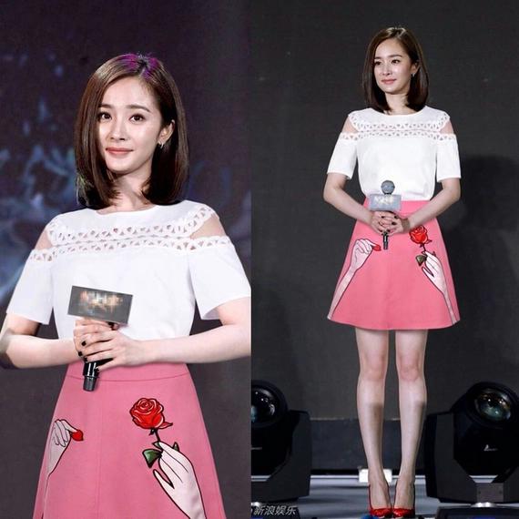 什么样的衣服显得气质又好看,时装秀凸显出大方得体的气质美感