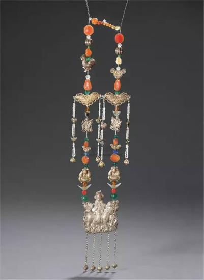 买长命锁给女儿有什么讲究,新生儿的长命锁和手镯的讲究