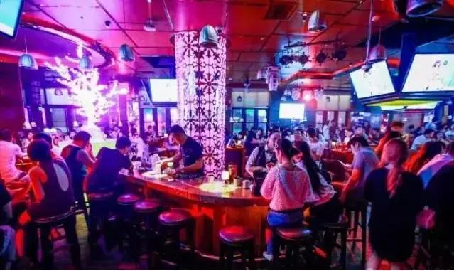 看球喝酒的酒馆,看球喝酒中大奖