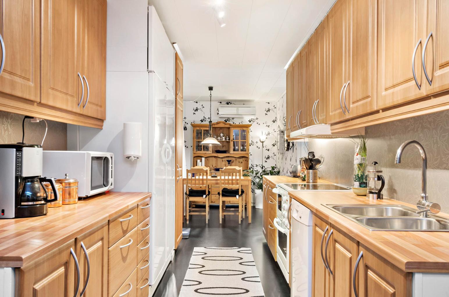 小院子适合盖小别墅吗,可以在独栋别墅的院子里盖平房吗