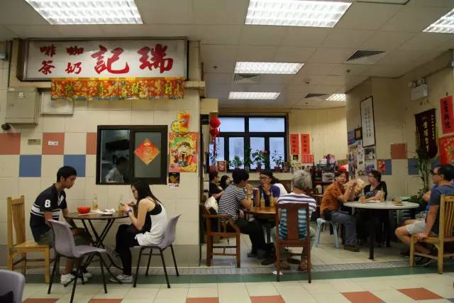 在香港茶餐厅点餐,在香港茶餐厅点什么最好吃