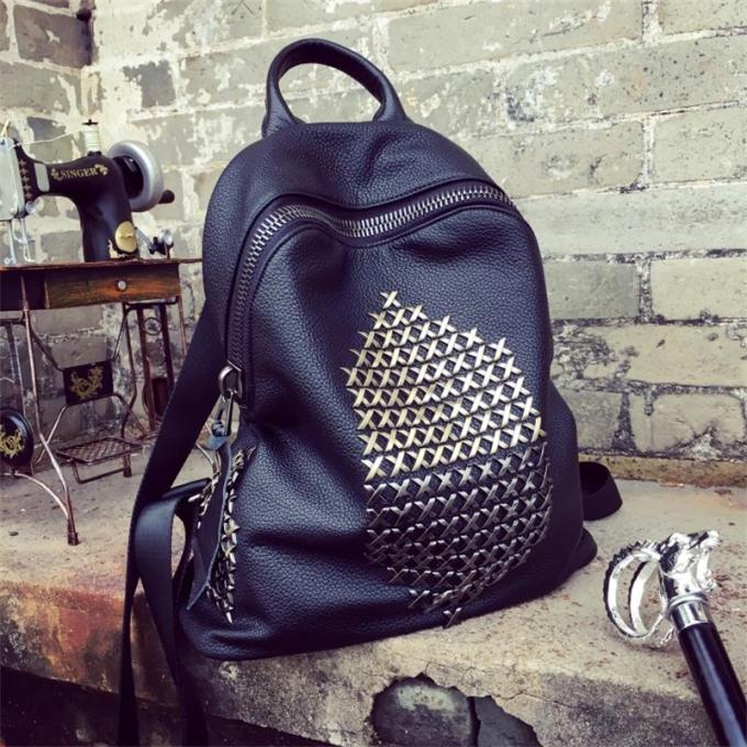 最近流行的双肩包包,今年最流行的双肩包大容量