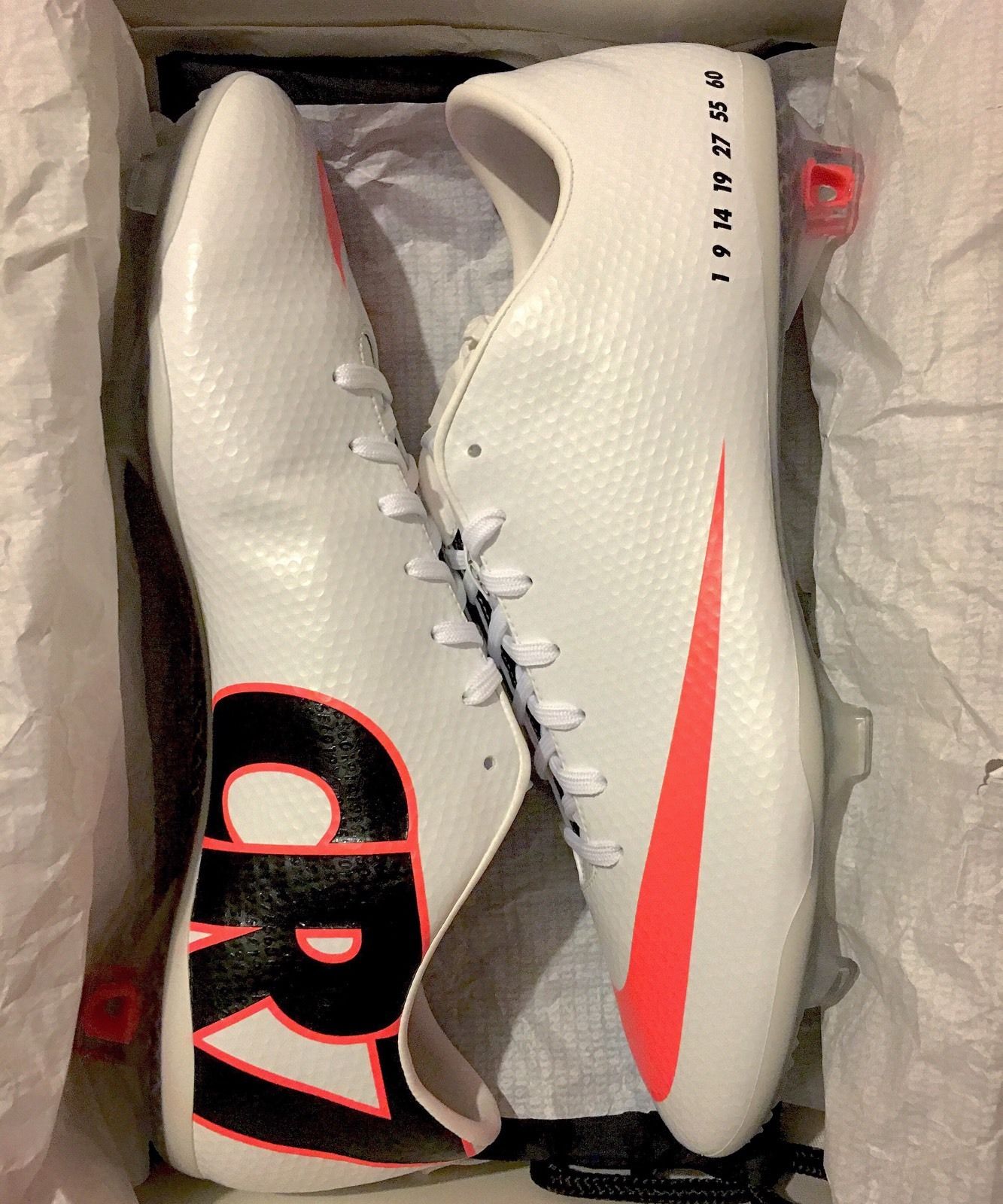 足球鞋nike传奇系列,耐克刺客cr7足球鞋推荐