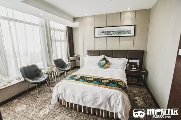 一个有情怀的荆门男人,在长江租了一条游轮,只给荆门人免费坐