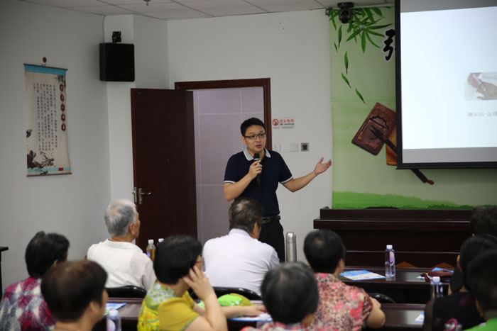 呼吸日赛客团队进社区科普你忽略的一呼一吸