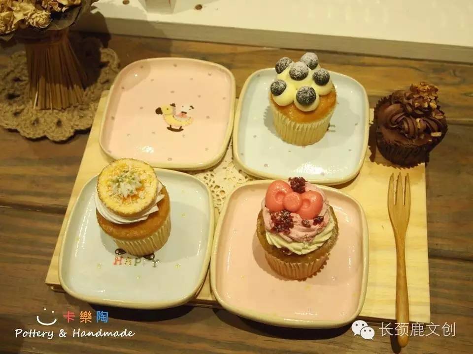 别拦我，我要吃了那些餐具