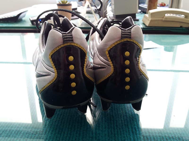 耐克足球鞋刺客纪念款解析,耐克足球鞋刺客进化史