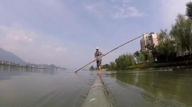 水上漂竹子怎么做到的,一根竹子水上漂的视频