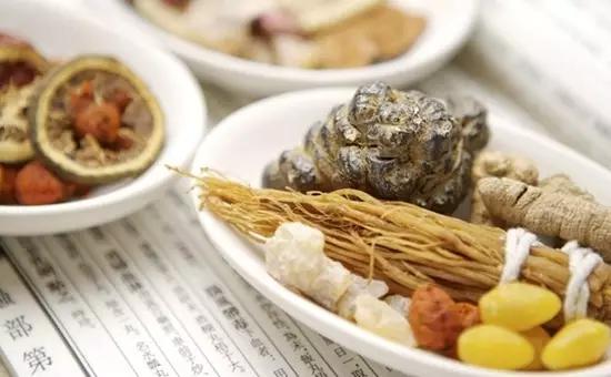 皮肤被晒伤了红痛用西瓜皮有用吗,西瓜皮治晒伤