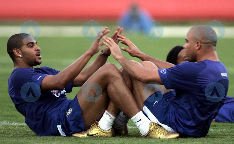 耐克足球鞋刺客纪念款解析,耐克足球鞋刺客进化史