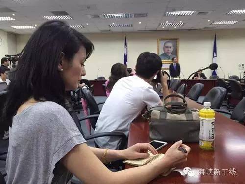 行走两岸看世界,她是来自*疆新**的女主播