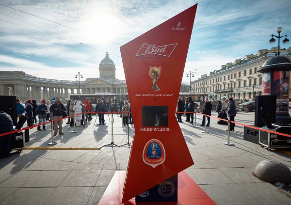 球迷抱怨俄罗斯世界杯黄牛太多：排队25小时却空手而归